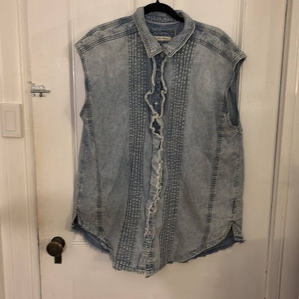 We The Free Faded Blue Denim Top - Picture 3 of 9